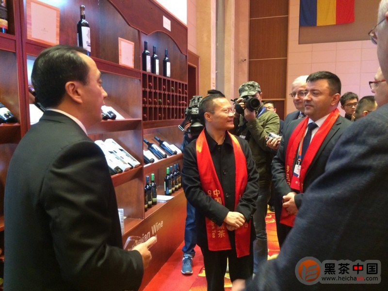 點擊打開原圖 安化黑茶茶仙子文藝表演